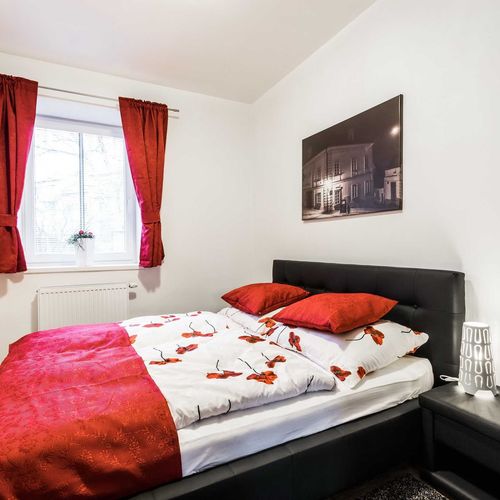 Apartament cu duș cu chicinetă proprie cu 2 camere pentru 4 pers. (se poate solicita pat suplimentar)