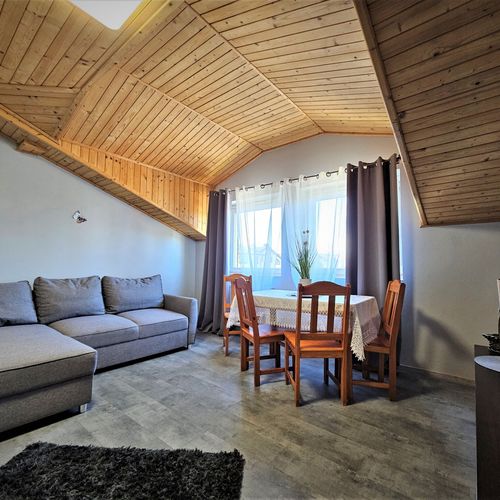 Apartament 4-osobowy na piętrze z widokiem na dziedziniec z 2 pomieszczeniami sypialnianymi