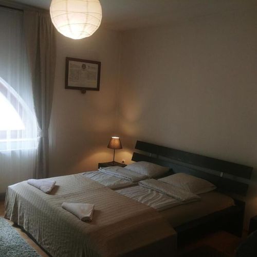 Apartament gold la parter cu 2 camere pentru 5 pers.