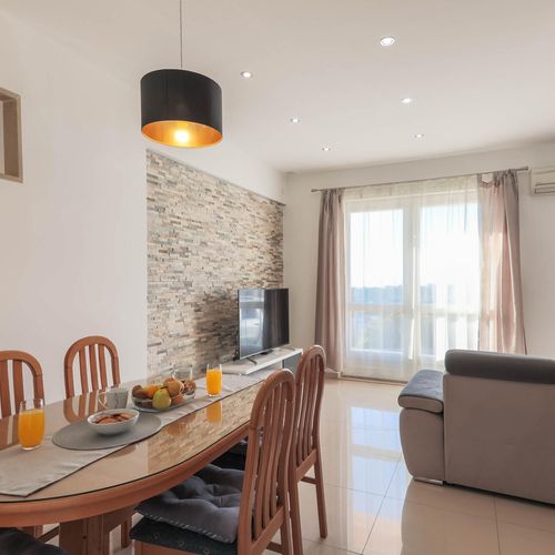 Apartament pentru 6 pers. (se inchirieaza doar integral)