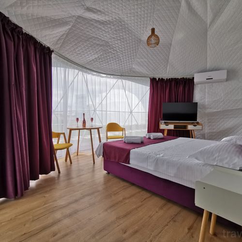 Bungalow deluxe cu vedere spre grădină pentru 2 pers. (se inchirieaza doar integral)
