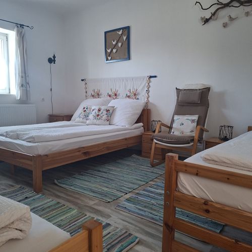 Apartament lavandă cu vedere spre curte cu 2 camere pentru 6 pers.