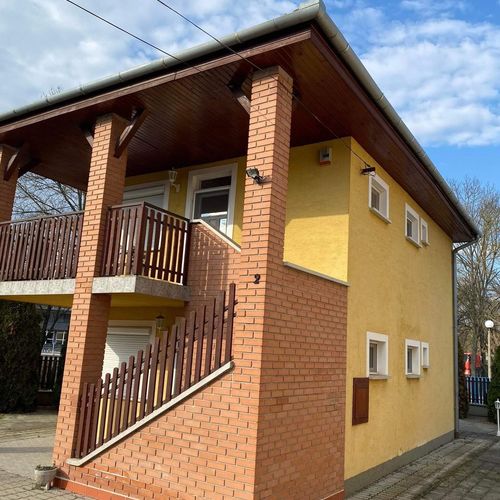 Apartament trip la parter cu 1 camera pentru 2 pers. (se poate solicita pat suplimentar)