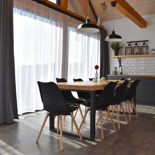 Apartament standard cu chicinetă proprie cu 3 camere pentru 6 pers. (se poate solicita pat suplimentar)