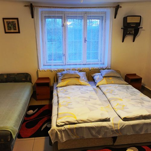 Apartament la parter întreaga unitate pentru 2 pers. (se inchirieaza doar integral) (se poate solicita pat suplimentar)