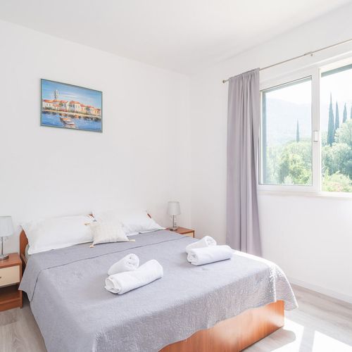 Apartament pentru 6 pers. (se inchirieaza doar integral)