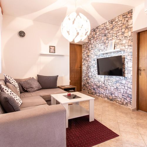 Apartament pentru 6 pers. (se inchirieaza doar integral)