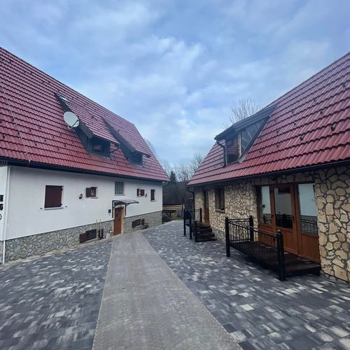 Apartament deluxe queen cu 2 camere pentru 4 pers.