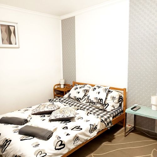 Apartament la demisol cu 2 camere pentru 5 pers.