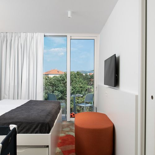 Camera twin family cu balcon