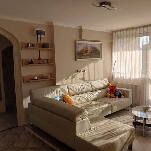 Apartament la etaj cu aer condiționat pentru 4 pers. (se inchirieaza doar integral) (se poate solicita pat suplimentar)