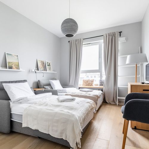 Apartament 4-osobowy na piętrze Standard Plus z 2 pomieszczeniami sypialnianymi