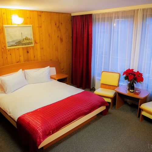 Apartament deluxe cu balcon cu 2 camere pentru 4 pers.