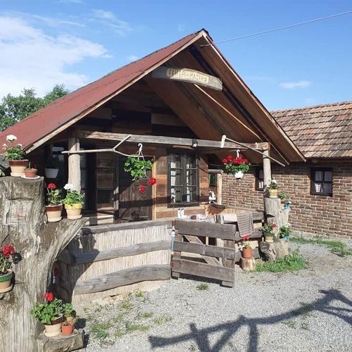 Cabană cu baie pentru 4 pers. (se inchirieaza doar integral)