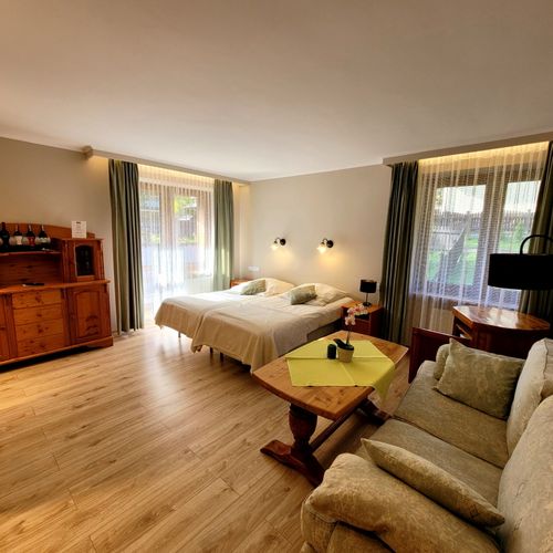 Apartament 4-osobowy z 2 pomieszczeniami sypialnianymi (możliwa dostawka)