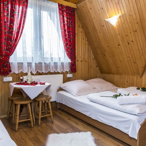 Pokój 4-osobowy na poddaszu Economy