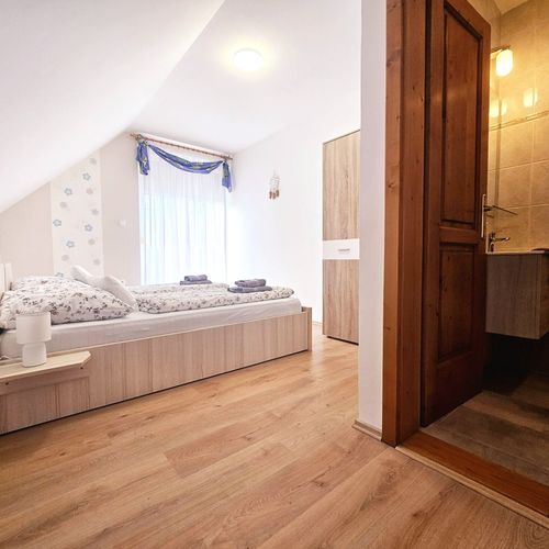 Apartament familial(ă) la mansardă cu 5 camere pentru 9 pers.