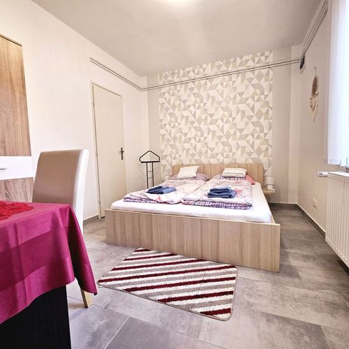 Apartament la parter cu terasă cu 2 camere pentru 3 pers.