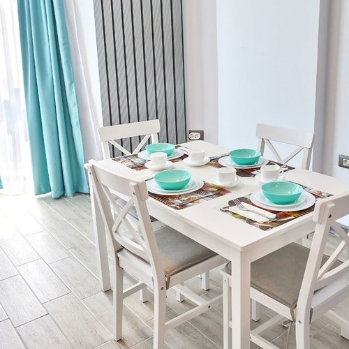 Apartament cu aer condiționat cu vedere parțială spre mare cu 2 camere pentru 4 pers.