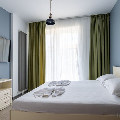 Apartament confort cu vedere parțială spre mare cu 1 camera pentru 4 pers.