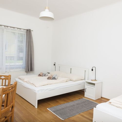 Apartman s balkónem pro 4 os. s 1 ložnicí na poschodí