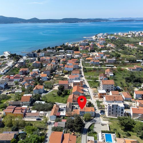 Apartament 5-osobowy z klimatyzacją z tarasem z 2 pomieszczeniami sypialnianymi K-6123