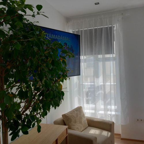 Apartament studio cu vedere spre oraș pentru 2 pers. (se inchirieaza doar integral)