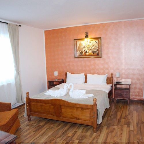 Camera dubla bronze cu baie