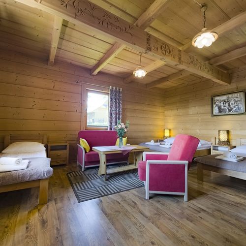 Casă de vacanță familial(ă) cu vedere spre munte pentru 23 pers. (se inchirieaza doar integral)
