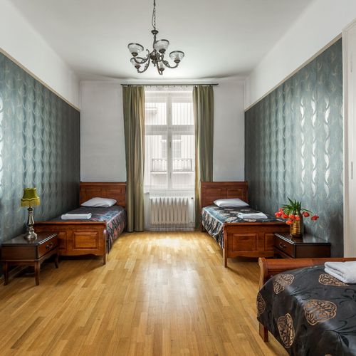 Apartament palace grand cu 2 camere pentru 7 pers.