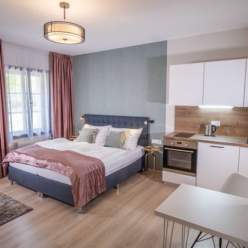 Apartman se sprchou s vlastní kuchyňkou s manželskou postelí s 1 ložnicí