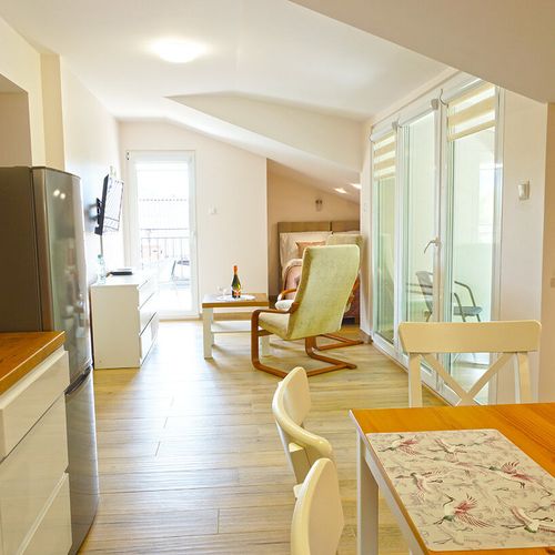 Apartament deluxe la mansardă cu 2 camere pentru 6 pers.