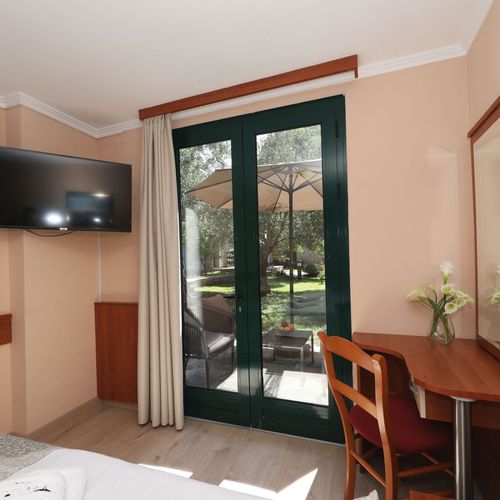 Bungalow pentru 2 pers. (se inchirieaza doar integral)