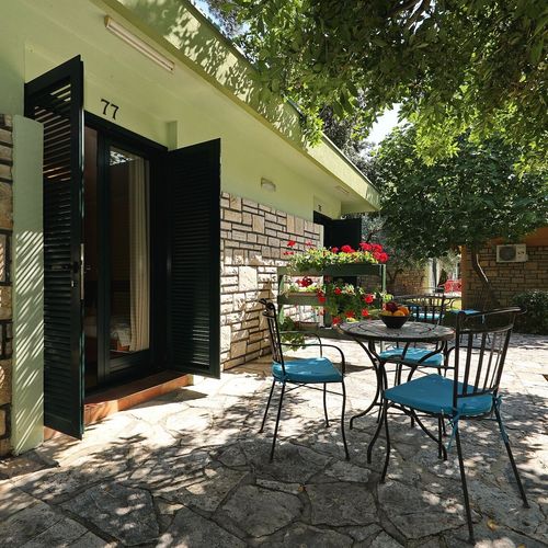 Bungalow pentru 3 pers. (se inchirieaza doar integral)