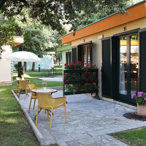 Bungalow pentru 4 pers. (se inchirieaza doar integral)
