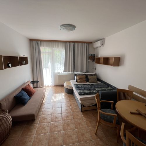 Apartament studio cu balcon cu 2 camere pentru 4 pers.