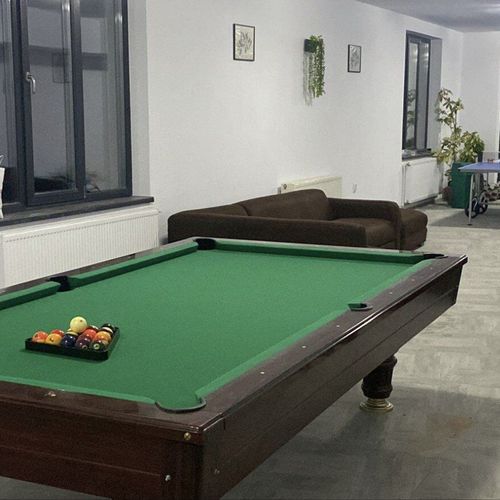 Cabană tourist lângă piscină pentru 37 pers. (se inchirieaza doar integral)