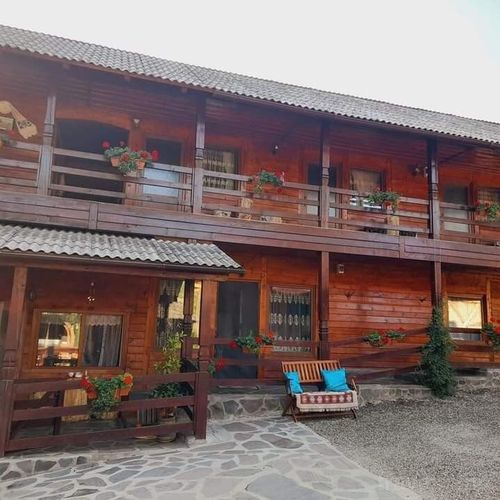 Camera dubla cu balcon cu baie (se poate solicita pat suplimentar)