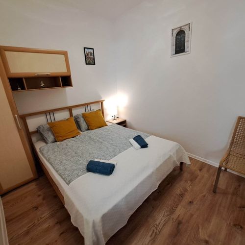 Apartament standard la parter cu 2 camere pentru 4 pers.