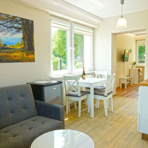 Apartament studio la etaj cu 2 camere pentru 3 pers.