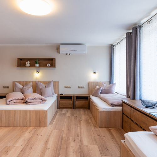 Apartament la mansardă cu vedere spre curte cu 1 camera pentru 4 pers.