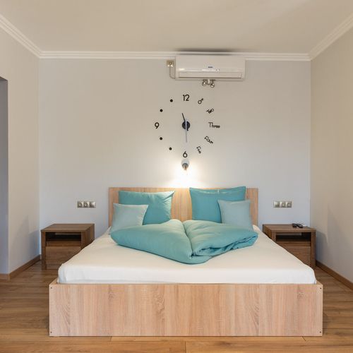 Apartament la parter cu vedere spre curte cu 1 camera pentru 4 pers.