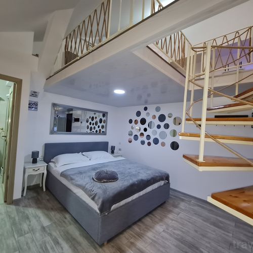Camera cvadrupla lux cu chicinetă proprie