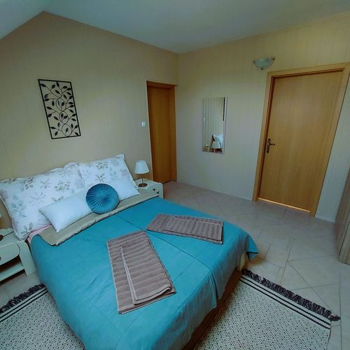 Apartament 5-osobowy na poddaszu Przyjazny podróżom rodzinnym z 2 pomieszczeniami sypialnianymi
