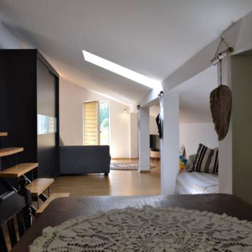 Apartament la mansardă cu vedere spre grădină cu 1 camera pentru 2 pers.
