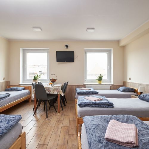Apartament 5-osobowy z łazienką z własną kuchnią z 1 pomieszczeniem sypialnianym