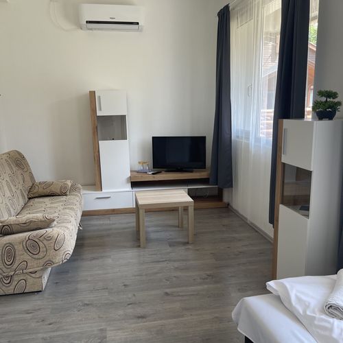 Apartament confort la parter cu 2 camere pentru 3 pers.