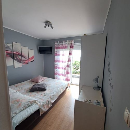 Apartman s manželskou postelí s 1 ložnicí s výhledem na moře na poschodí