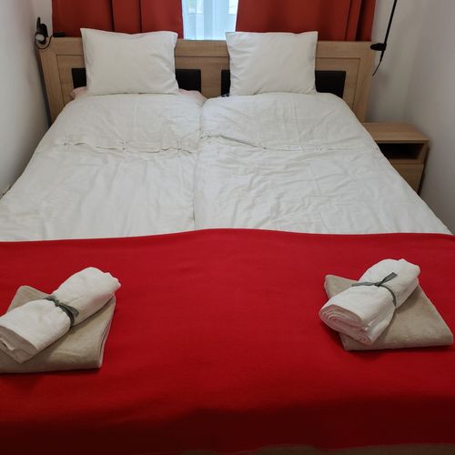 Vilă întreaga unitate cu vedere spre grădină pentru 8 pers. (se inchirieaza doar integral)