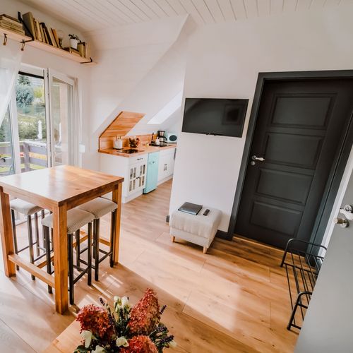 Apartament 4-osobowy z balkonem z widokiem na góry z 2 pomieszczeniami sypialnianymi